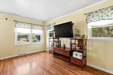 2570 Elm Dubuque IA 52001