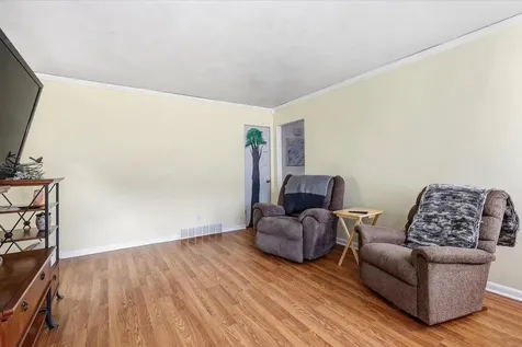 2570 Elm Dubuque IA 52001