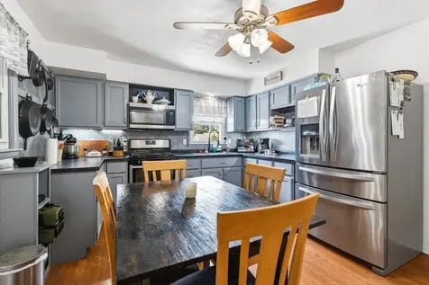 2570 Elm Dubuque IA 52001