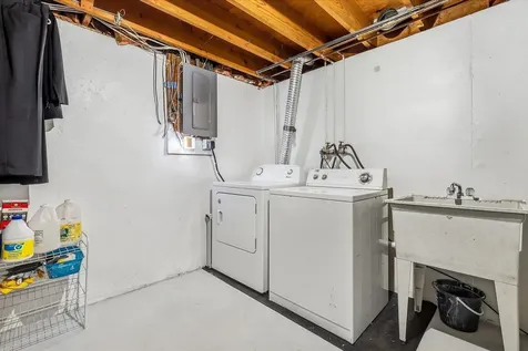 2570 Elm Dubuque IA 52001