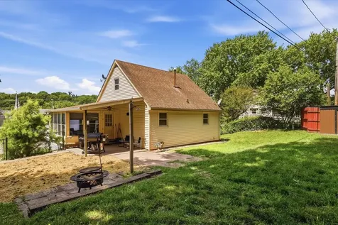 2570 Elm Dubuque IA 52001