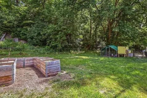 2570 Elm Dubuque IA 52001