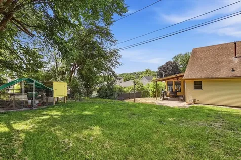 2570 Elm Dubuque IA 52001