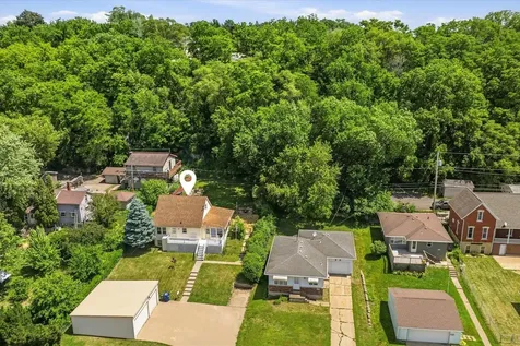 2570 Elm Dubuque IA 52001