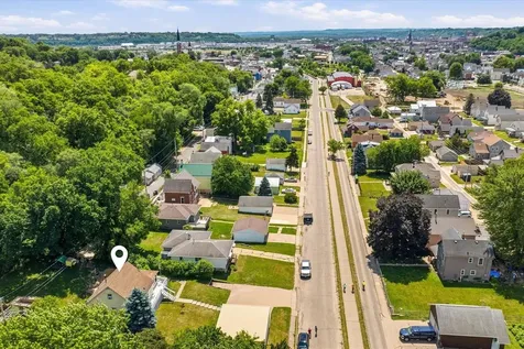 2570 Elm Dubuque IA 52001