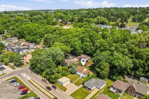 2570 Elm Dubuque IA 52001