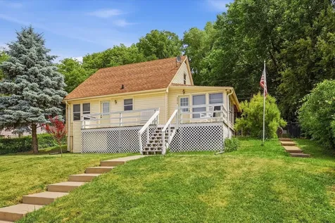 2570 Elm Dubuque IA 52001