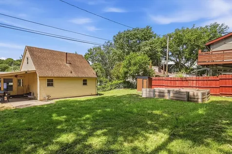 2570 Elm Dubuque IA 52001