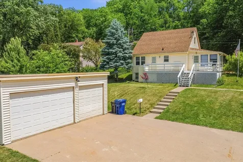 2570 Elm Dubuque IA 52001