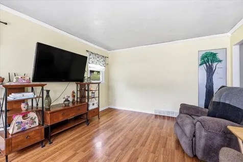 2570 Elm Dubuque IA 52001
