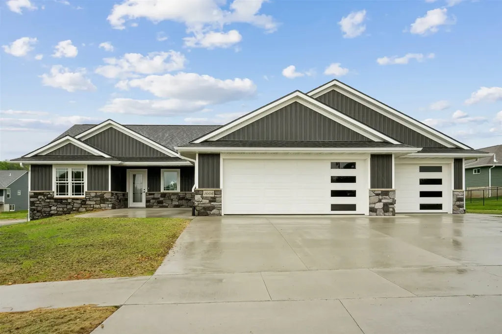 Manchester IA, 1006 Sage Oak