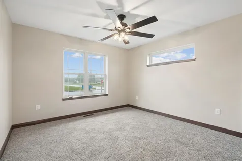 1006 Sage Oak Manchester IA 52057