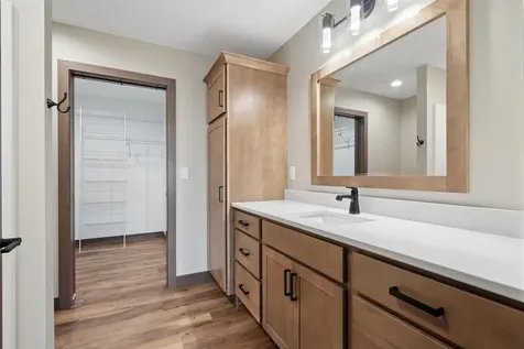 1006 Sage Oak Manchester IA 52057