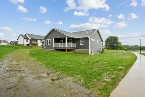 1006 Sage Oak Manchester IA 52057