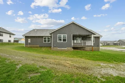 1006 Sage Oak Manchester IA 52057