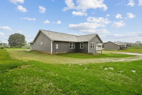 1006 Sage Oak Manchester IA 52057