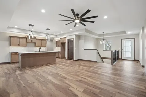 1006 Sage Oak Manchester IA 52057
