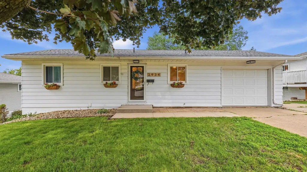 2934 Timberline Dubuque IA 52001