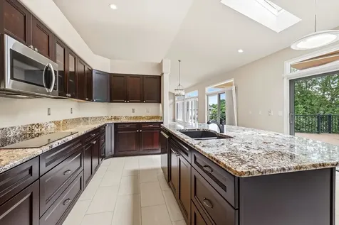 856 Elaine Dubuque IA 52003