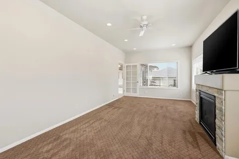 856 Elaine Dubuque IA 52003