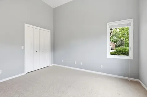 856 Elaine Dubuque IA 52003