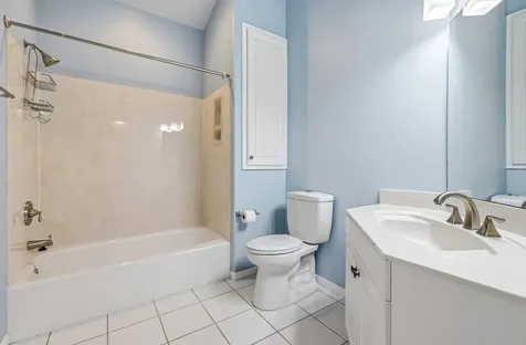 856 Elaine Dubuque IA 52003