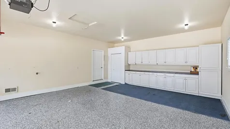 856 Elaine Dubuque IA 52003