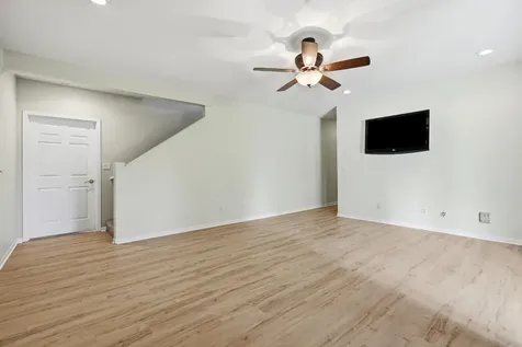 856 Elaine Dubuque IA 52003