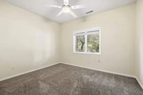 856 Elaine Dubuque IA 52003