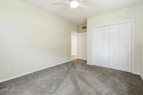 856 Elaine Dubuque IA 52003