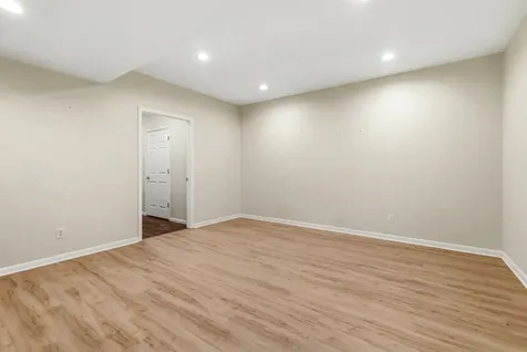 856 Elaine Dubuque IA 52003