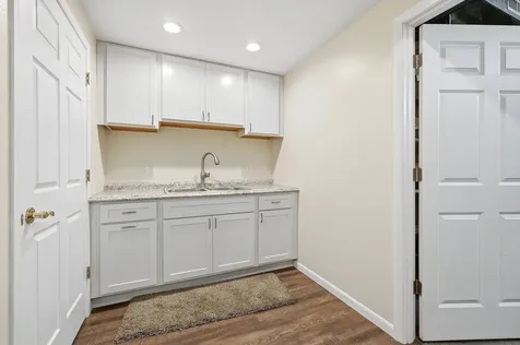 856 Elaine Dubuque IA 52003