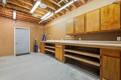 856 Elaine Dubuque IA 52003