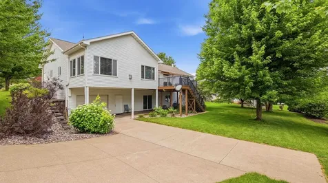 856 Elaine Dubuque IA 52003