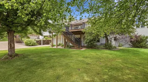 856 Elaine Dubuque IA 52003
