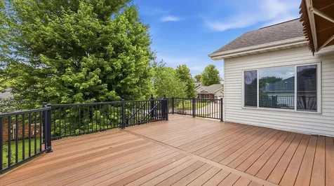 856 Elaine Dubuque IA 52003