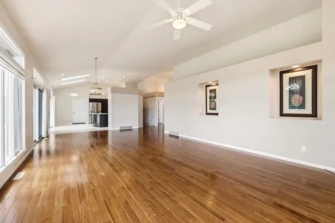856 Elaine Dubuque IA 52003