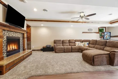 8343 Turkey Valley Dubuque IA 52003