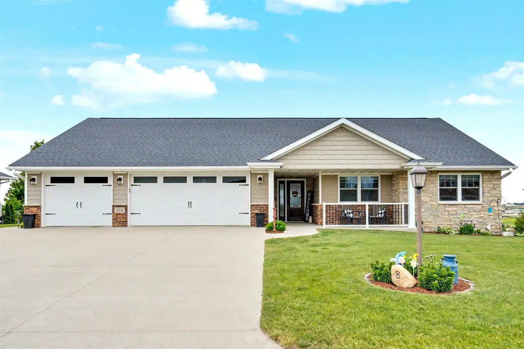 154 SE Mulberry Cascade IA 52033