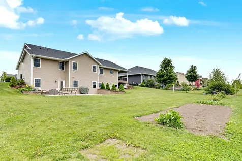 154 SE Mulberry Cascade IA 52033