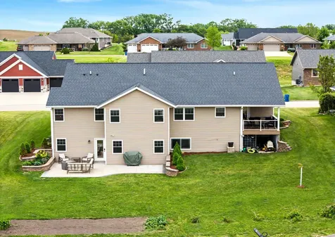 154 SE Mulberry Cascade IA 52033