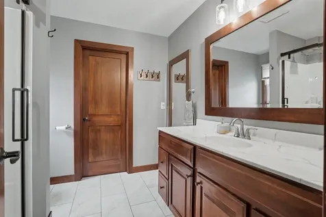 154 SE Mulberry Cascade IA 52033