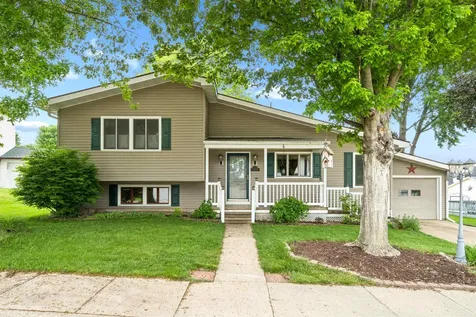 706 NW 2nd Cascade IA 52033