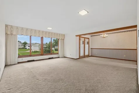 706 NW 2nd Cascade IA 52033