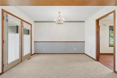 706 NW 2nd Cascade IA 52033