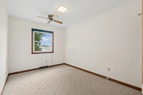 706 NW 2nd Cascade IA 52033