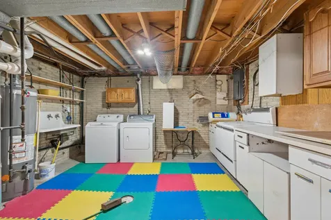 706 NW 2nd Cascade IA 52033