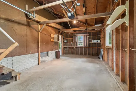 706 NW 2nd Cascade IA 52033