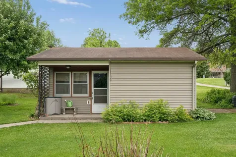 706 NW 2nd Cascade IA 52033