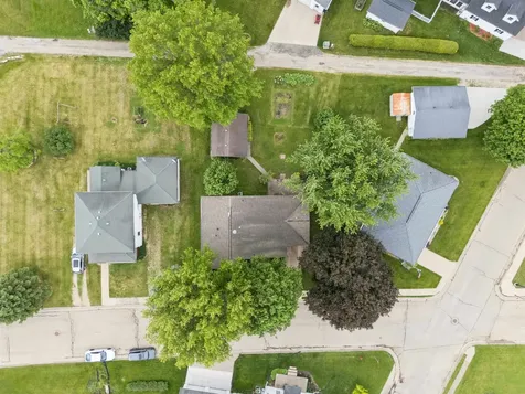 706 NW 2nd Cascade IA 52033